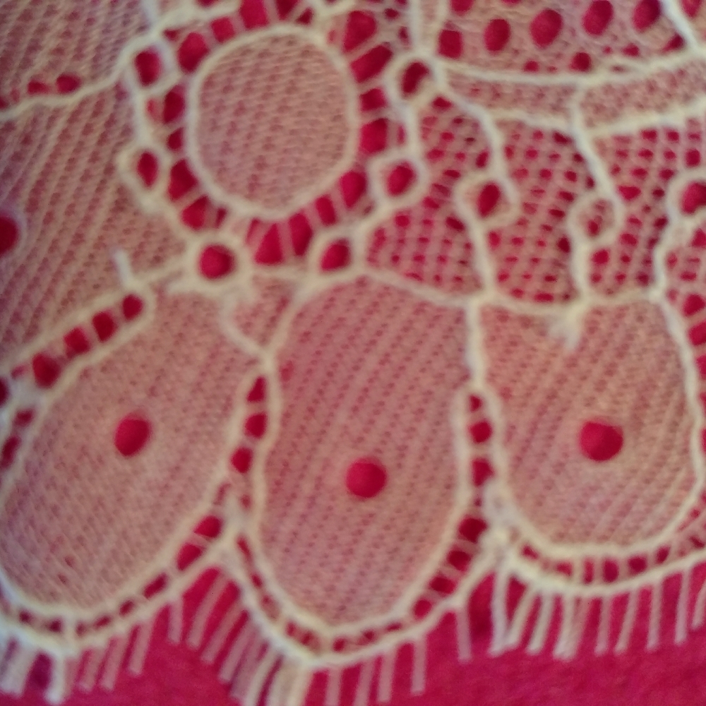 Genuine Spanish lace bridal mantilla veil - Picture 2 of 10